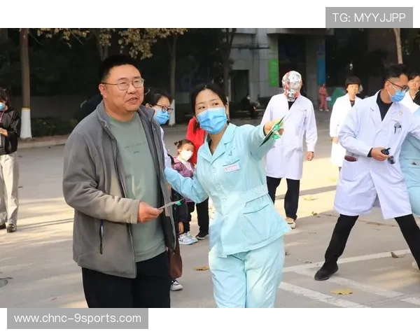 赛场医疗急救演练常态化，提升应急反应能力，应急演练医务人员现场